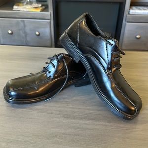 Men’s black dress shoes size 7 medium